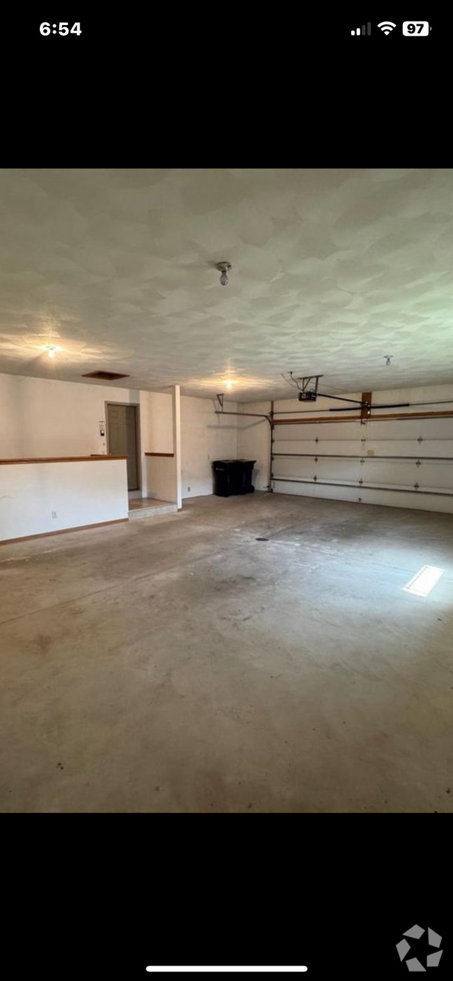Building Photo - 4202 Greenbriar Dr