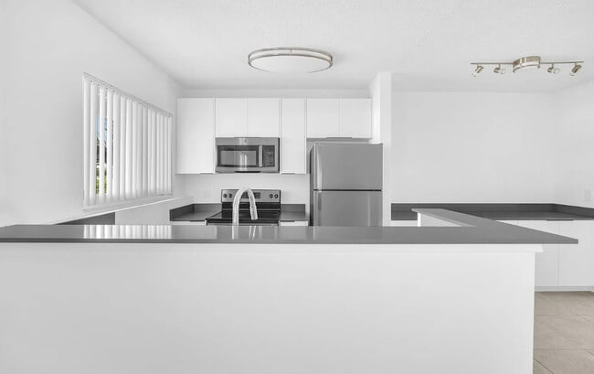 Building Photo - 450 W Camino Real