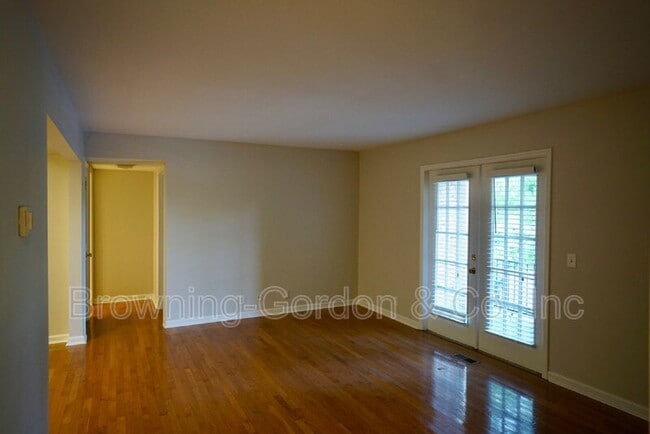 Building Photo - 5025 Hillsboro Pike