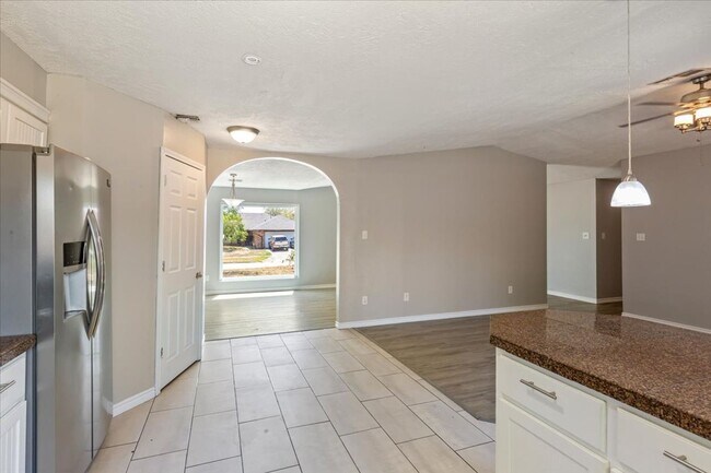 Foto del edificio - 6815 SW Fenwick Ave