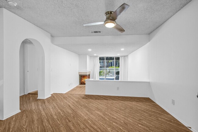Foto del edificio - 25335 Pine Creek Ln