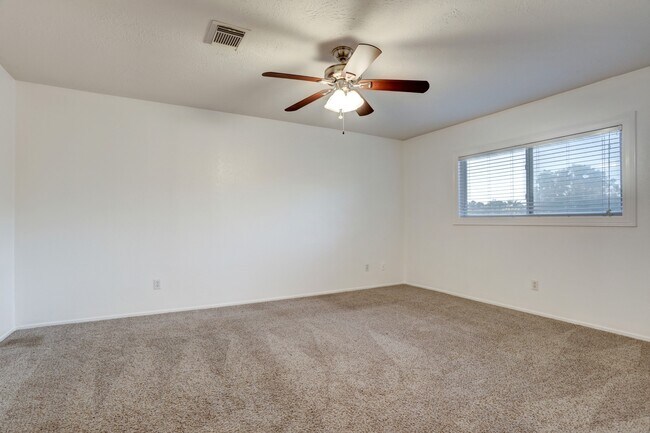 Foto del edificio - 121 Misty Brook Ln