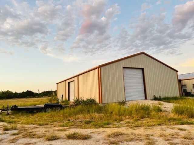 Foto del edificio - 1400 FM970