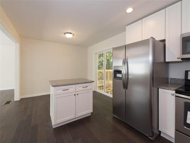 Building Photo - 3404 Maplehurst Dr