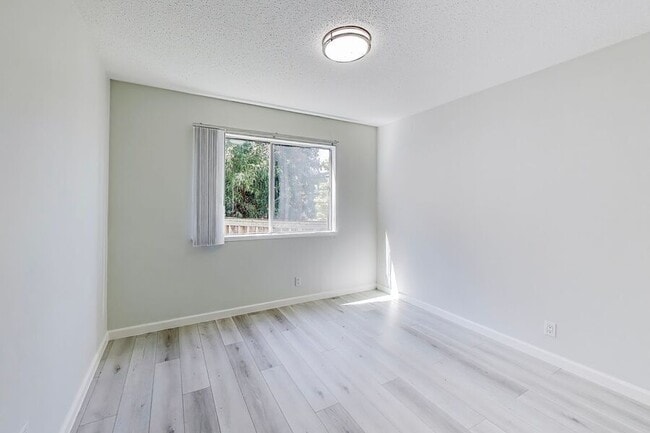 Building Photo - 671 Vernon St