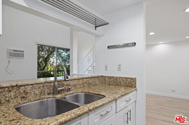 Foto del edificio - 1440 Veteran Ave