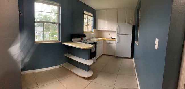 Kitchen with small dining area - 4316 Beverly Ave