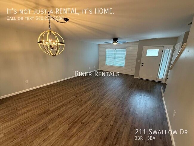 Building Photo - 211 Swallow Dr