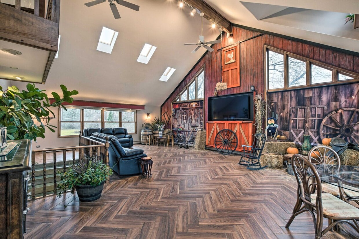 Primary Photo - 27W272 E Devon Ave