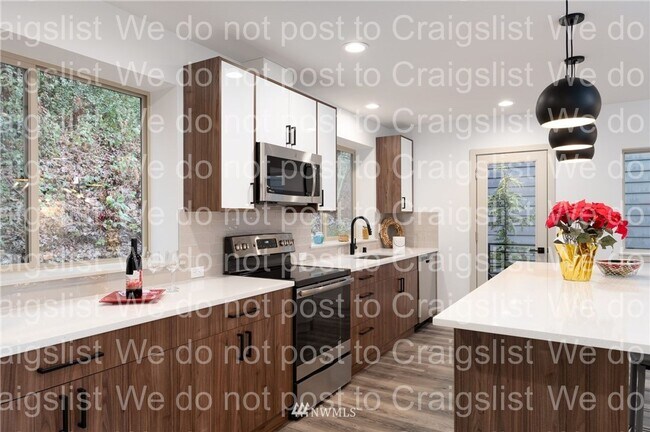 Foto del edificio - West Seattle - 3 Bedroom - 2.5 Bathroom w/...