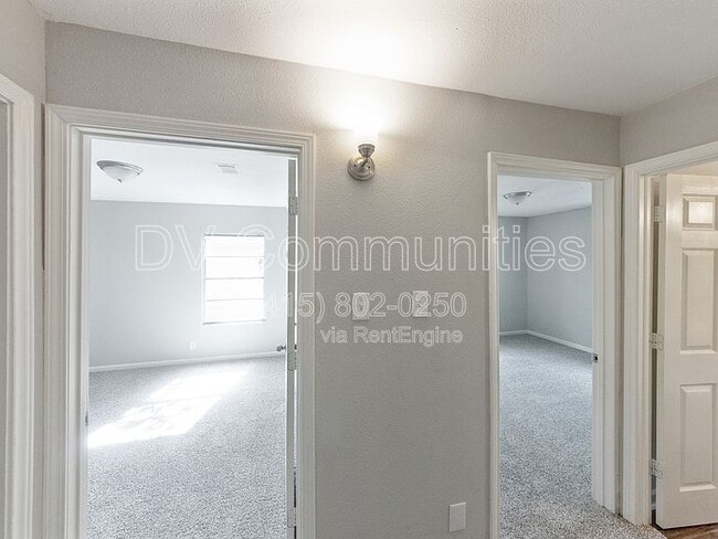 Building Photo - 6838 Crestridge St