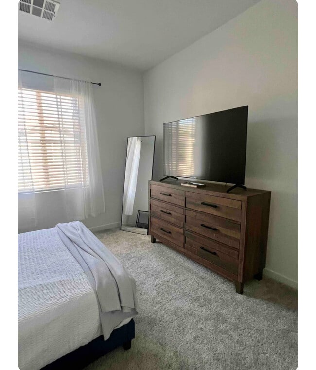 Building Photo - 965 Nevada State Dr