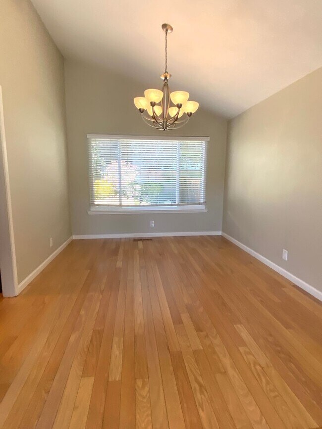Building Photo - Pleasanton, Fairlands 4 Br. 3 Ba. Cabana C...