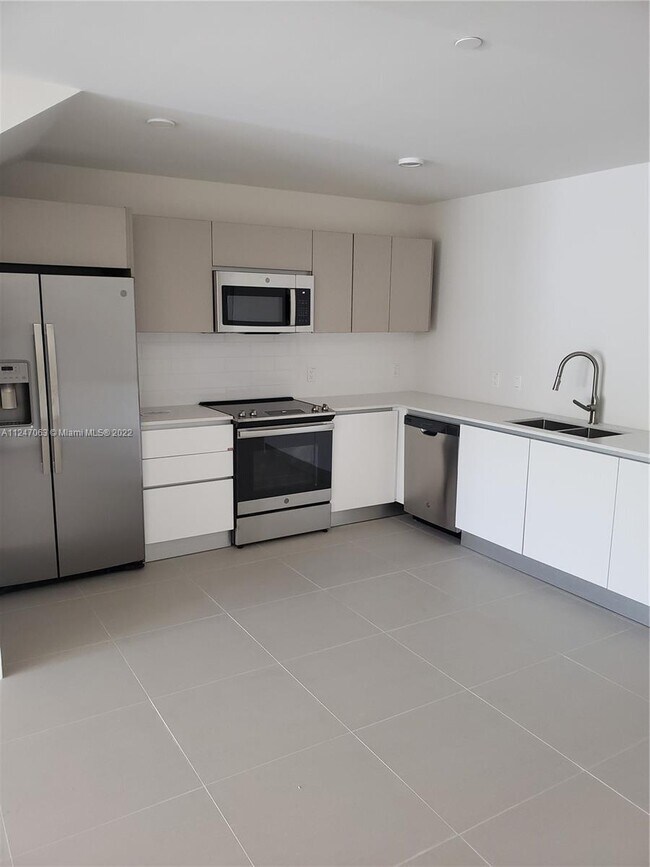 Foto del edificio - 2561 NE 193 St  1101 Miami Fl 33180