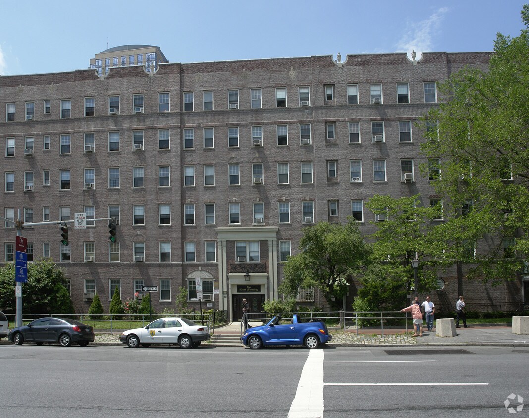 Building Photo - 1 S Broadway