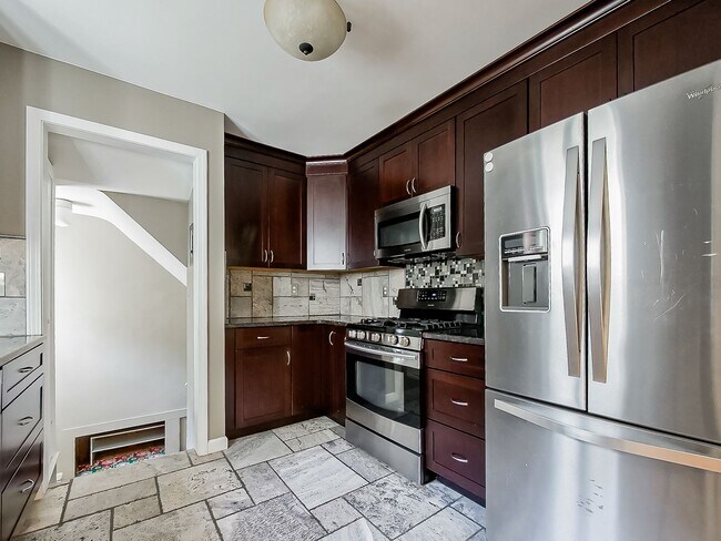 Foto del edificio - Charming Colonial in the Heart of Grosse P...