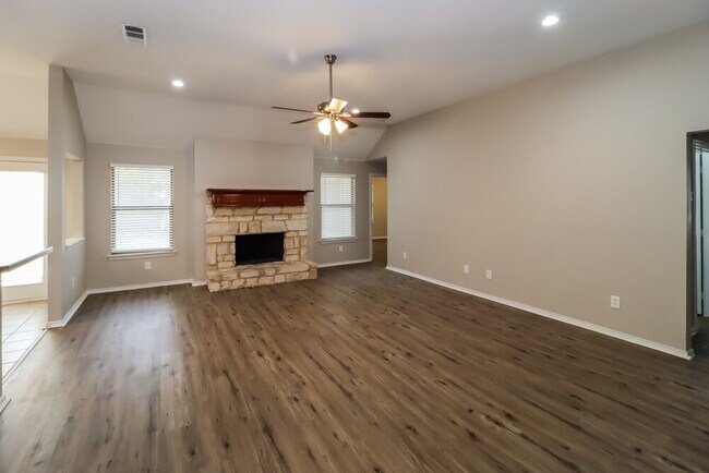 Building Photo - 1005 Red Cedar Way