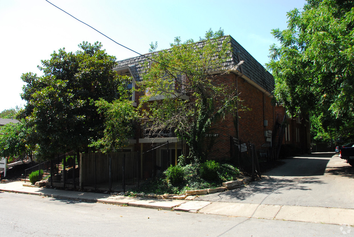 Building Photo - Westport Plaza Apartments