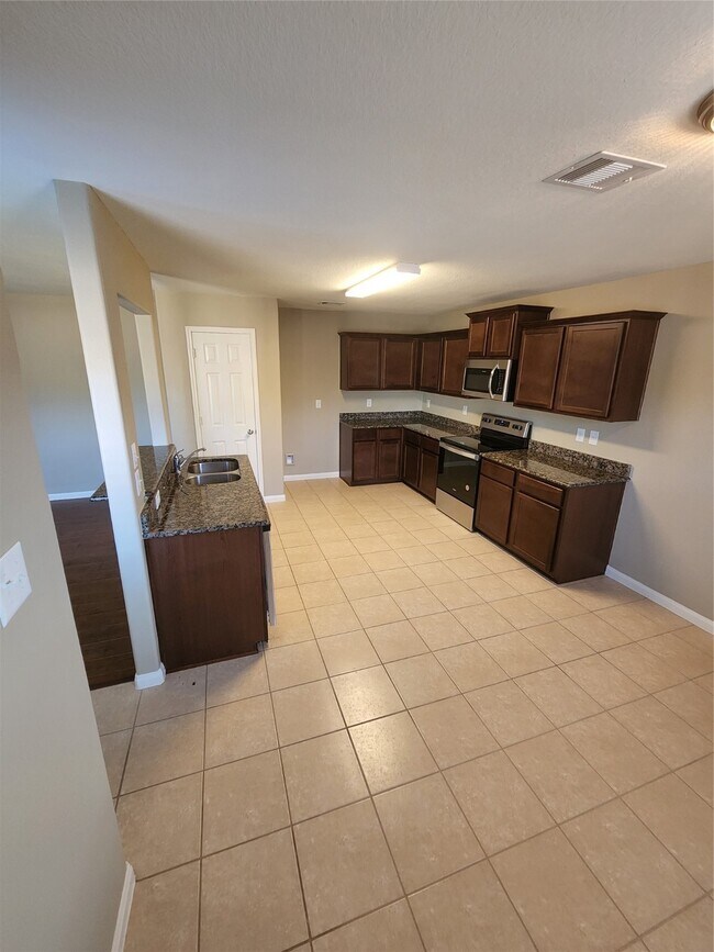 Foto del edificio - 24311 Sandhill Trails Ct