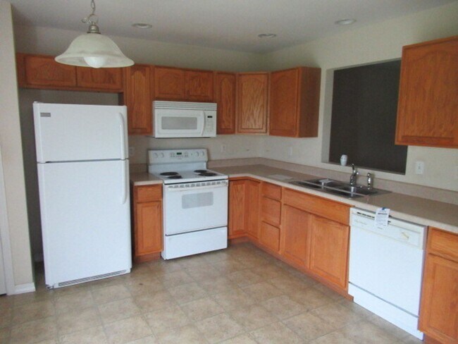 Foto del edificio - 4 Bedroom, 2.5 Bath Townhome - Available A...