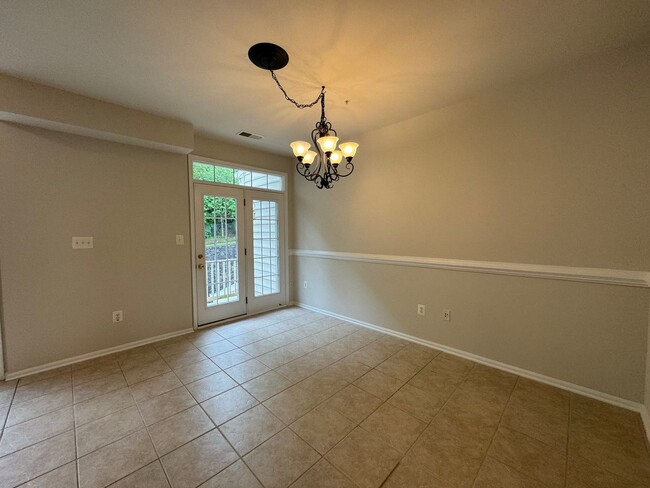 Foto del edificio - Fantastic 3 Bed 2.5 Bath Brick Townhome In...