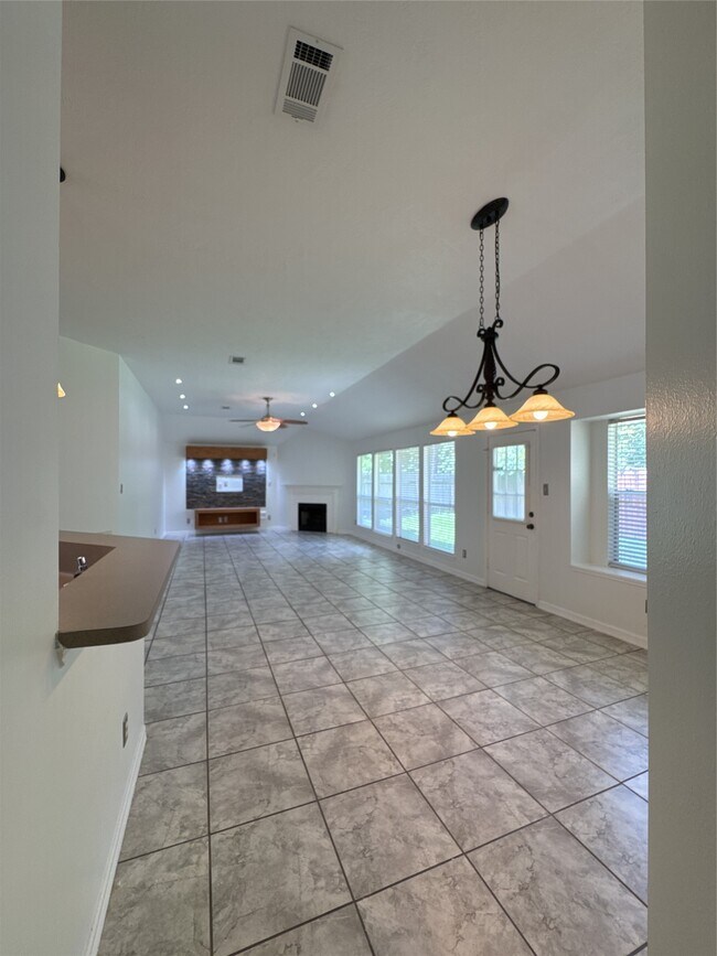 Building Photo - 3210 Woodcreek Glen Ln