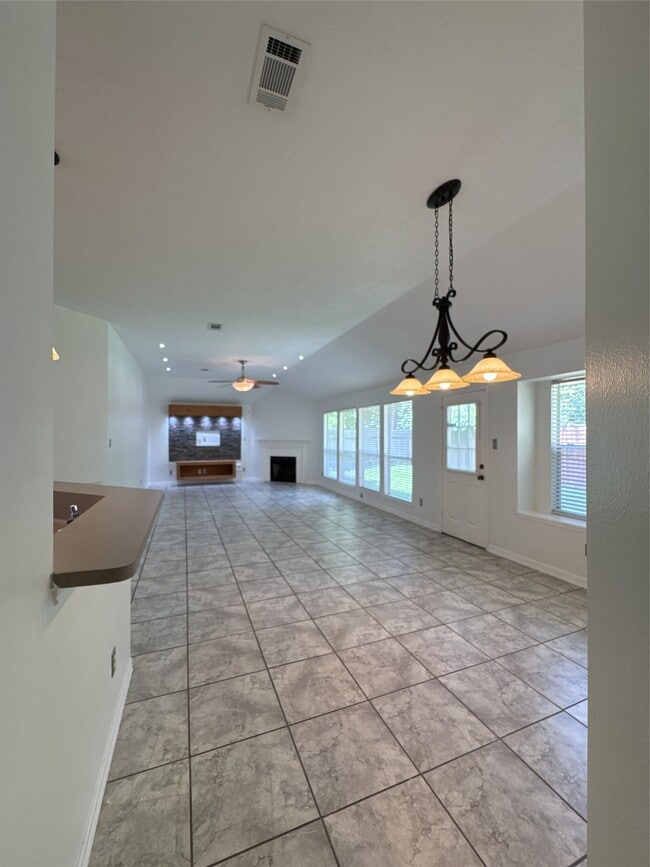 Foto del edificio - 3210 Woodcreek Glen Ln