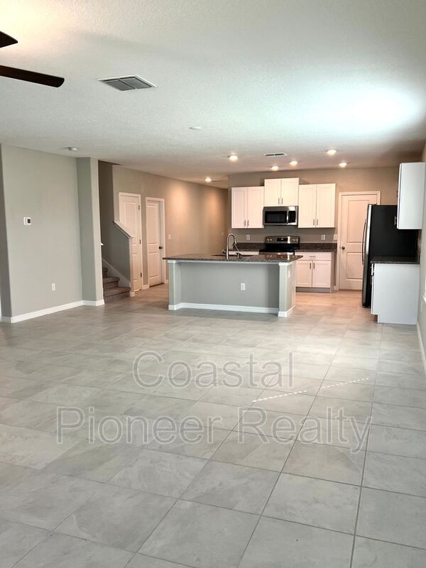 Building Photo - 16695 Parker River St