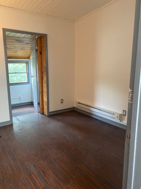 Recorrido por el dormitorio o la oficina - 12 N Main St