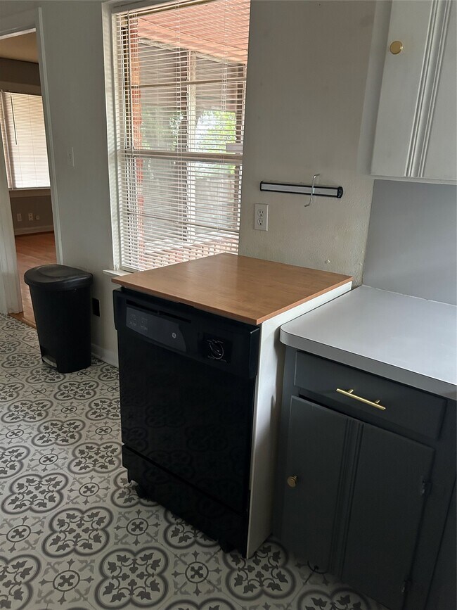 Foto del edificio - 4022 Cheena Dr