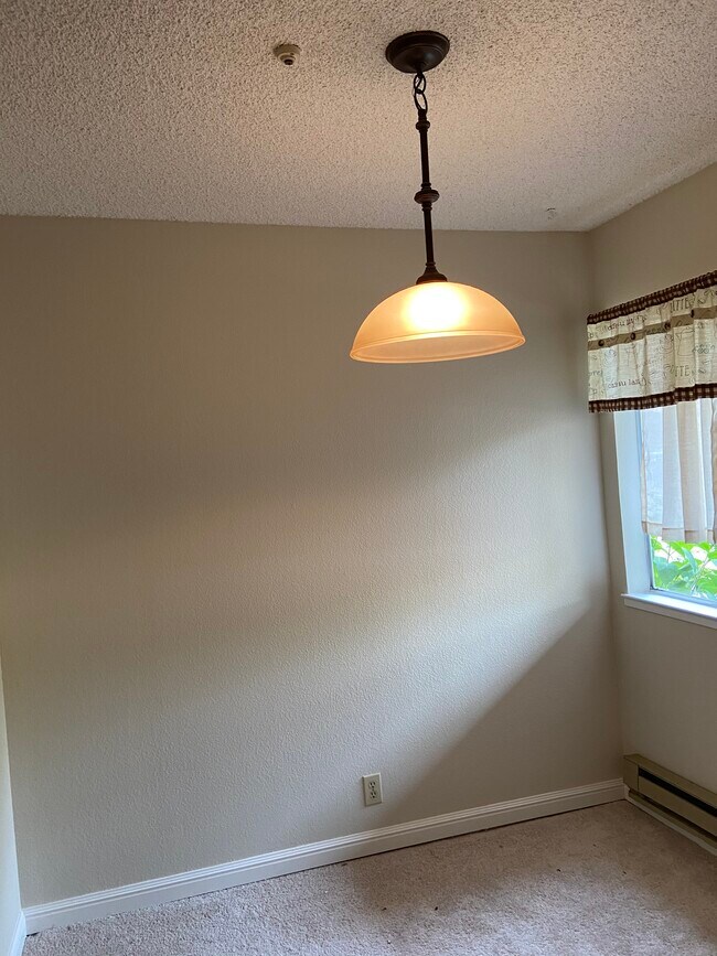 Kitchen nook for extra table - 1565 Parkway Dr