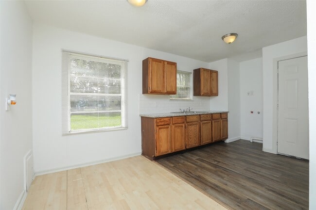 Building Photo - 5418 Myrtlewood St