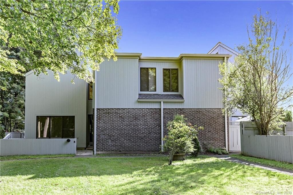 4 Cottonwood Ln Unit 4, Ridgefield, CT 06877 Condo for Rent in