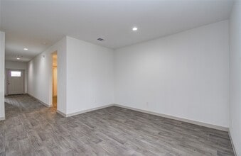 Building Photo - 10602 Great Basin Dr
