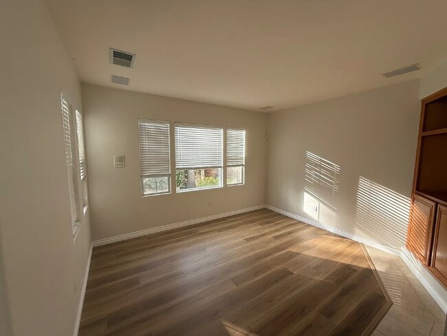 Foto del edificio - 3739 Carmel View Rd