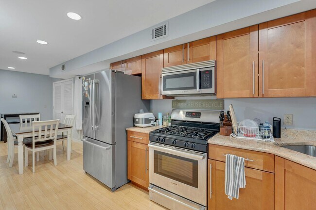 Building Photo - 439 2nd St