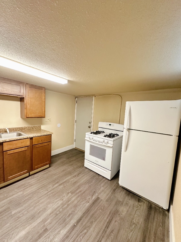 Building Photo - 748 Cook Ave