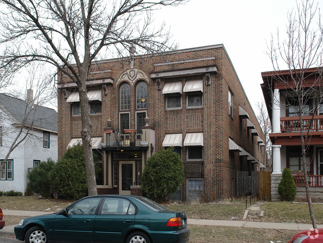 Building Photo - 2621 Pillsbury Ave