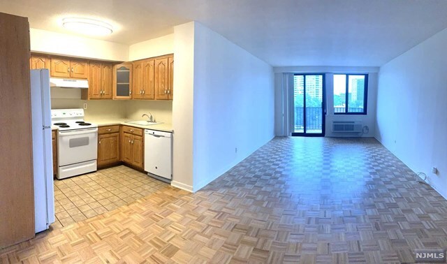Building Photo - 1590 Anderson Ave