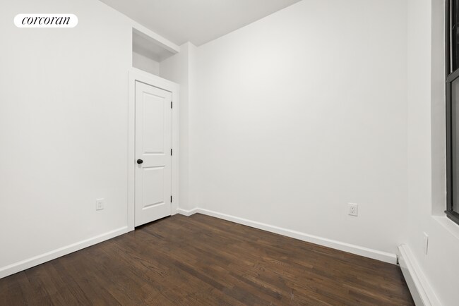 Building Photo - 982 Putnam Ave