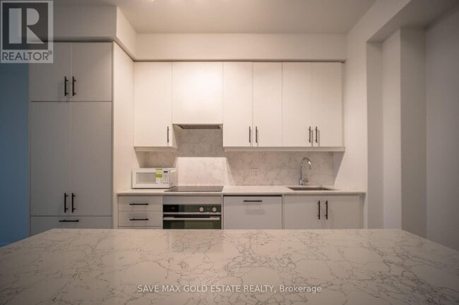 Photo du bâtiment - 30-830 Elm Dr W