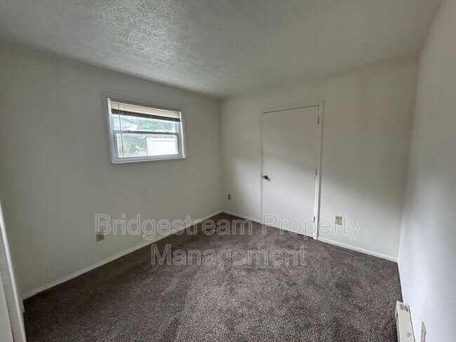Foto del edificio - 244 Forest St