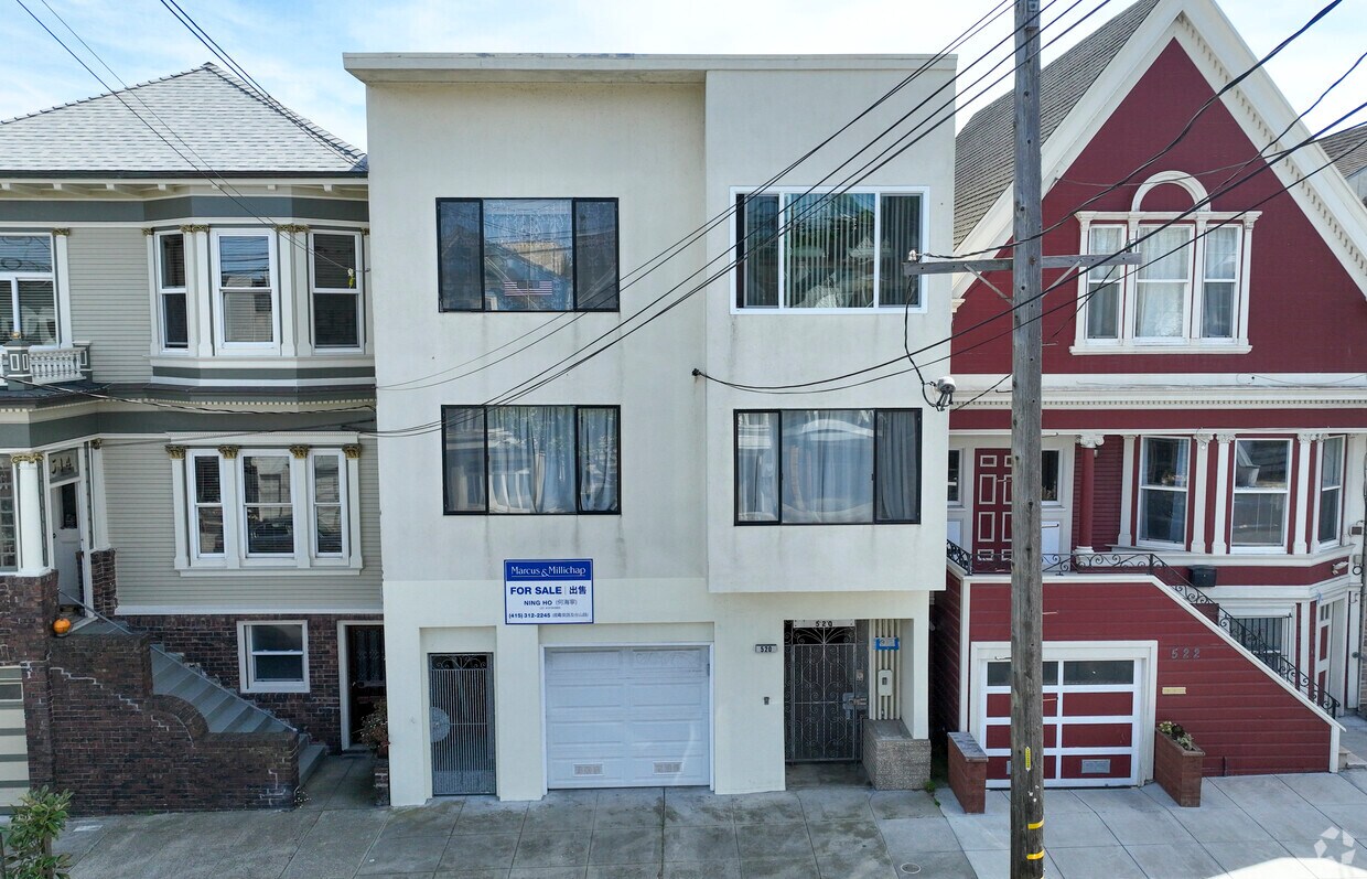 Primary Photo - 520 8th Ave