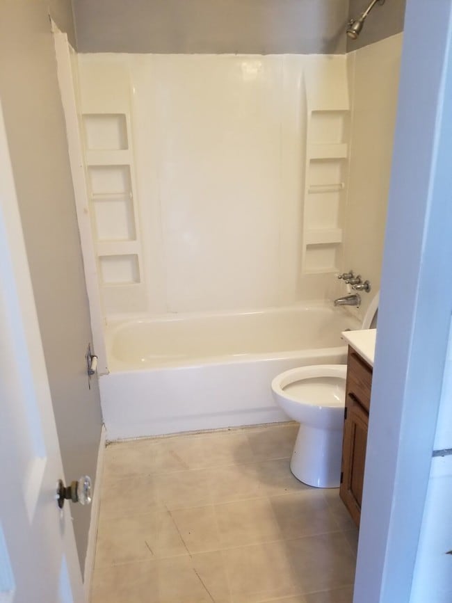 Building Photo - 615 W Jackson St