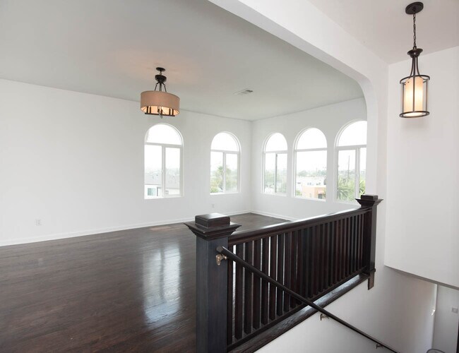 Foto del edificio - 2104 S Palm Grove Ave