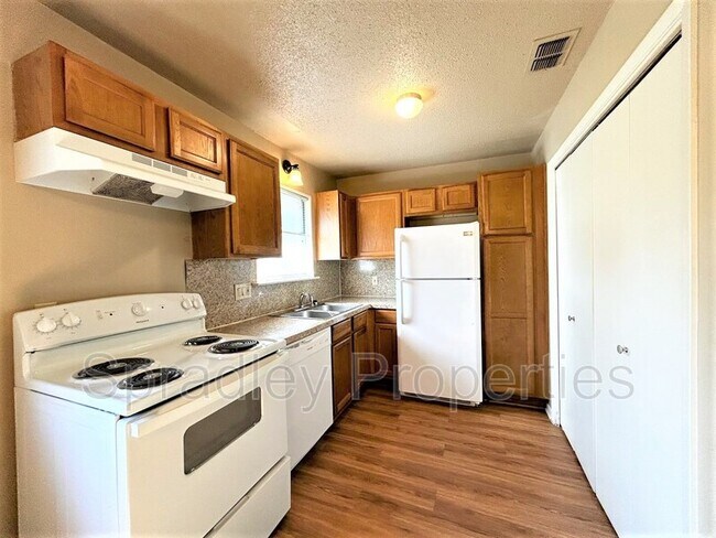 Building Photo - 705 Apache Dr