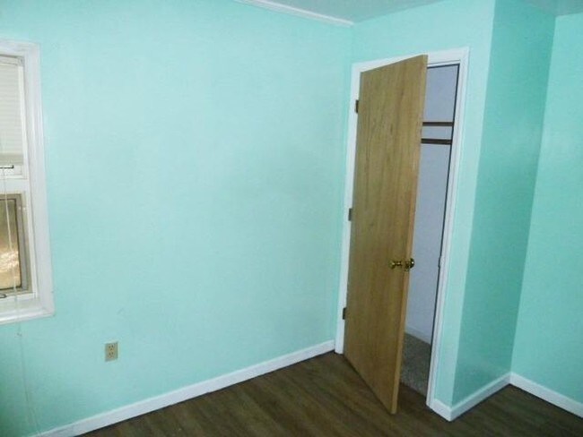 Building Photo - 102 Woodcrest Drive Unit B
