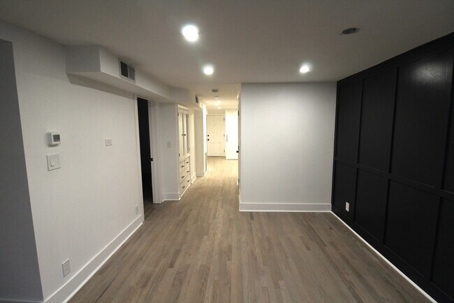 Foto del edificio - 2541 N Southport Ave