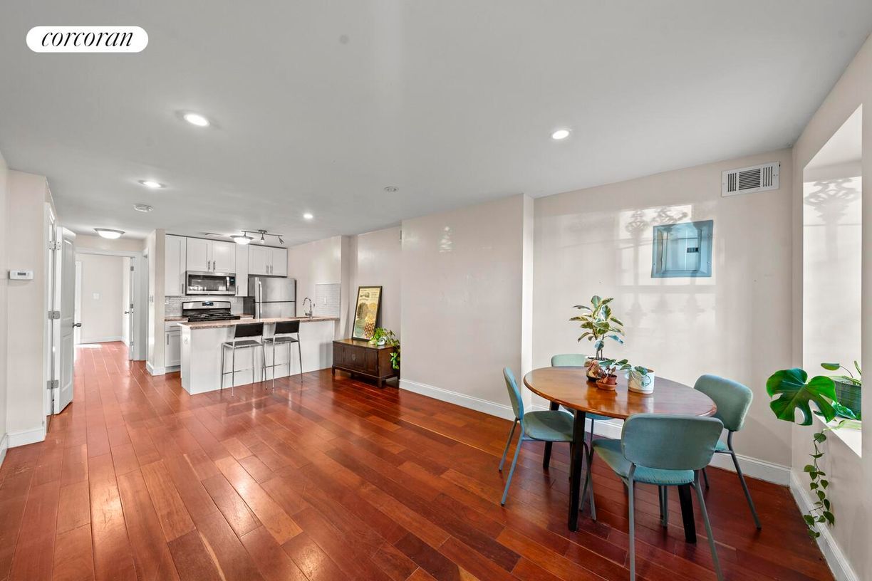 Foto principal - 476A Jefferson Ave