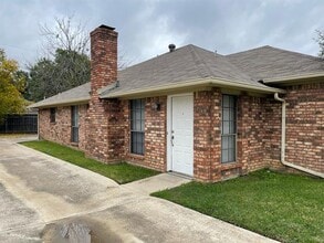 Building Photo - 5227 Wild Horse Ct